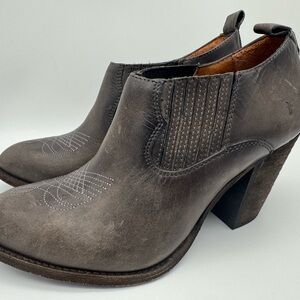 Frye Ilana Leather Distressed Shootie Bootie Gray Brown Size 7.5